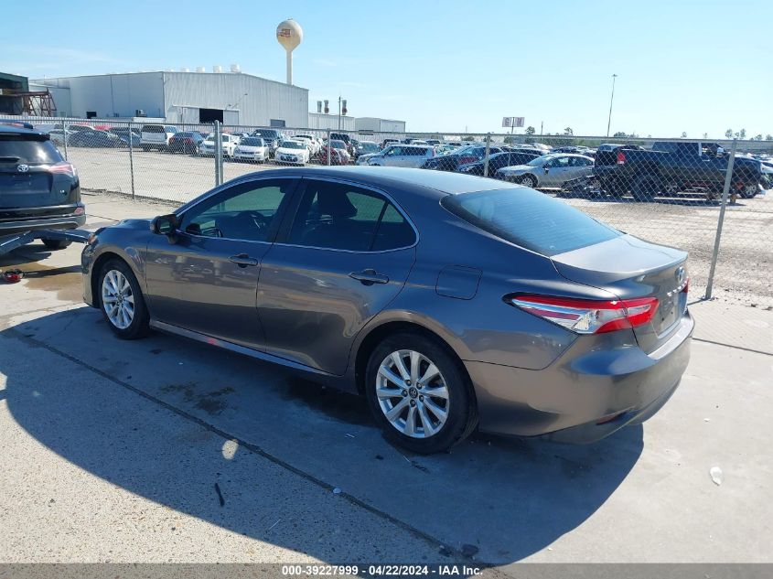 2018 Toyota Camry Le VIN: 4T1B11HK0JU570135 Lot: 50612954