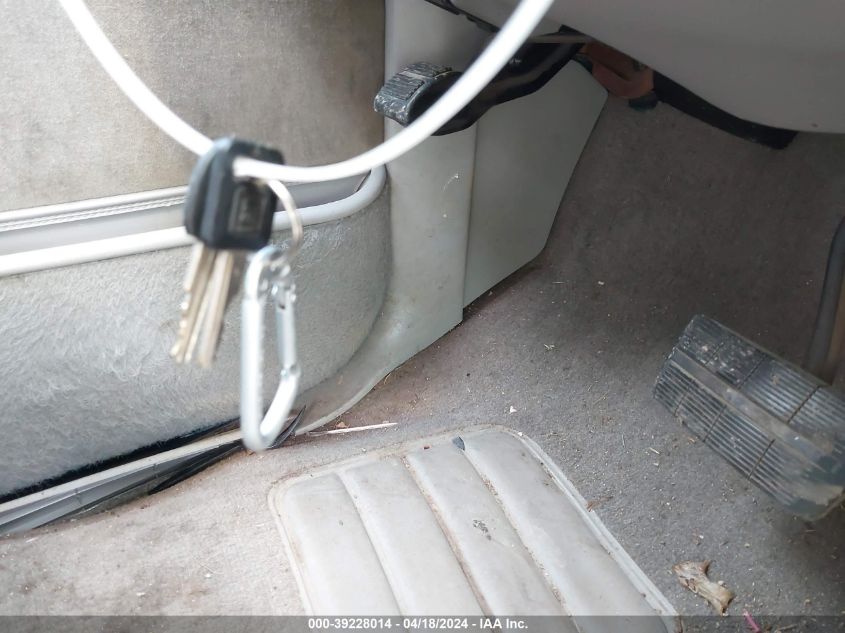 1994 Chevrolet Gmt-400 C1500 VIN: 1GCEC19H5RE259725 Lot: 39228014