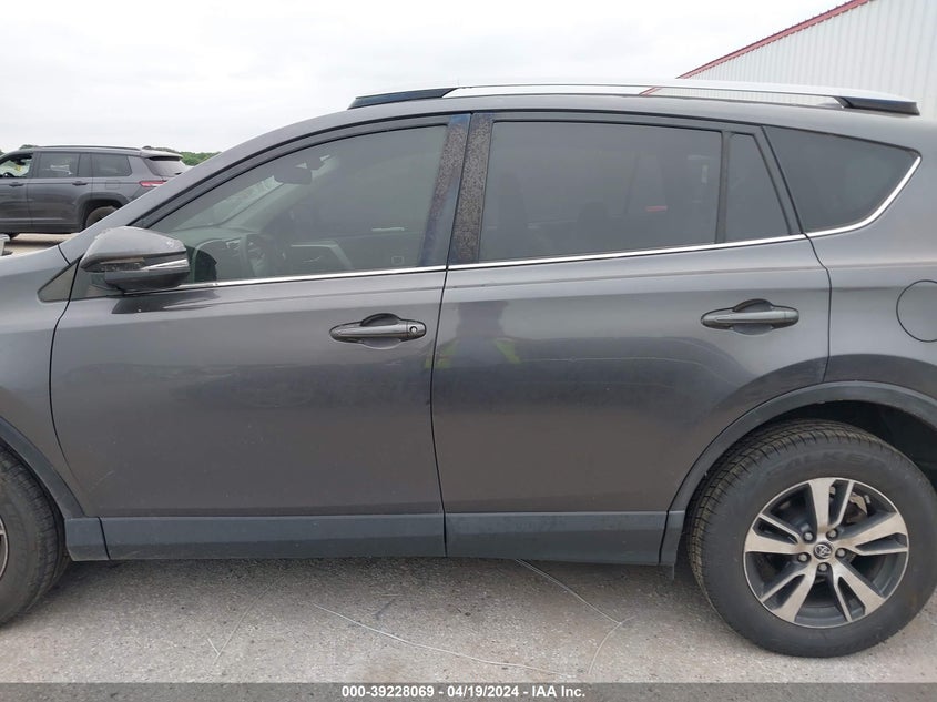 VIN JTMWFREV4HJ722272 2017 TOYOTA RAV4 XLE