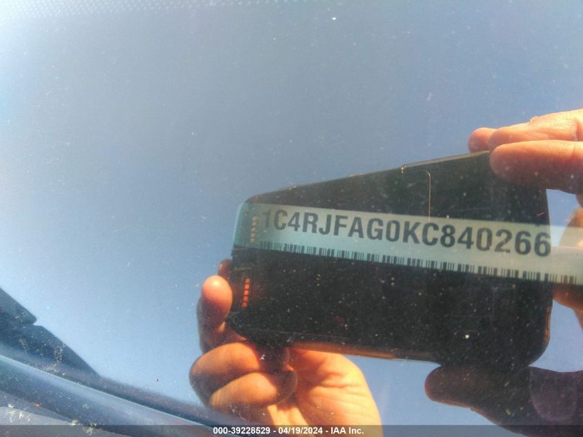 2019 Jeep Grand Cherokee Altitude 4X4 VIN: 1C4RJFAG0KC840266 Lot: 39228529