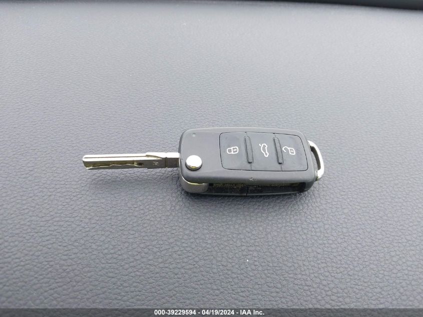 2015 Volkswagen Passat 1.8T Wolfsburg Edition VIN: 1VWAT7A36FC025812 Lot: 39229594