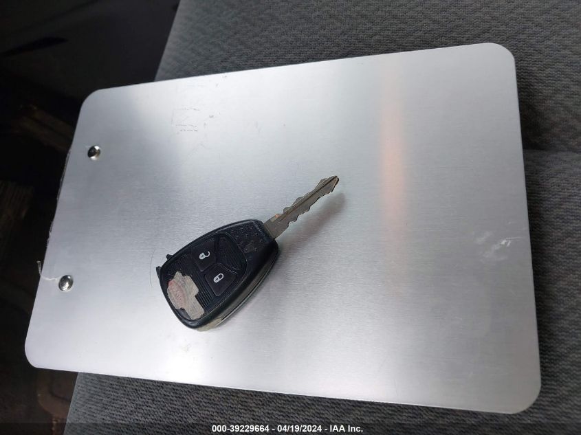 2004 Chrysler Town & Country VIN: 1C8GP45R84B537913 Lot: 39229664