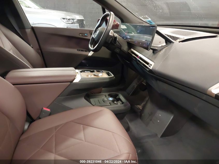 2023 BMW Ix xDrive50 VIN: WB523CF06PCM29625 Lot: 39231046