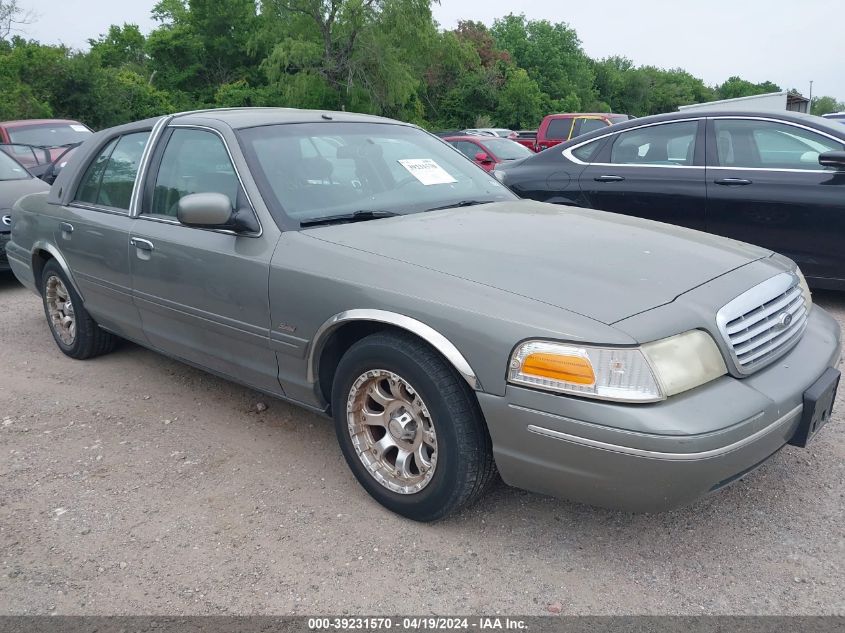 2000 Ford Crown Victoria VIN: 2FAFP73W3YX135961 Lot: 39231570
