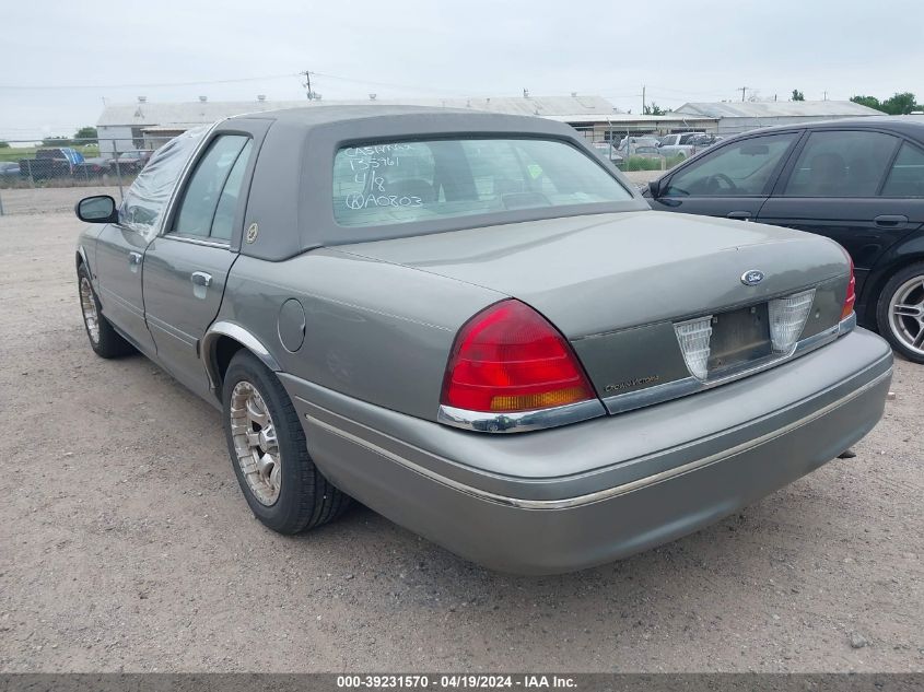 2000 Ford Crown Victoria VIN: 2FAFP73W3YX135961 Lot: 39231570