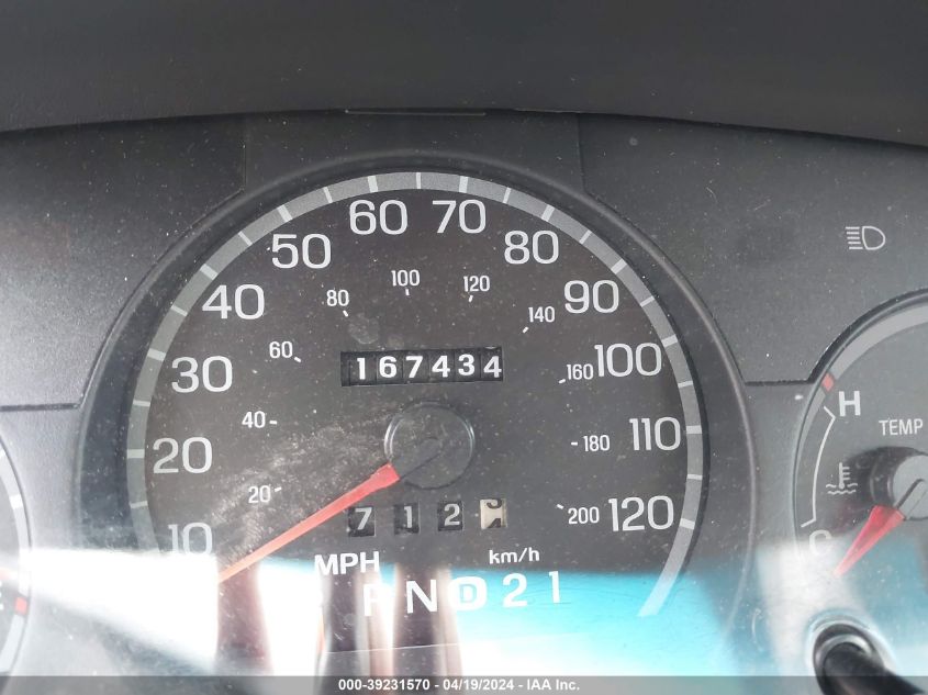 2000 Ford Crown Victoria VIN: 2FAFP73W3YX135961 Lot: 39231570