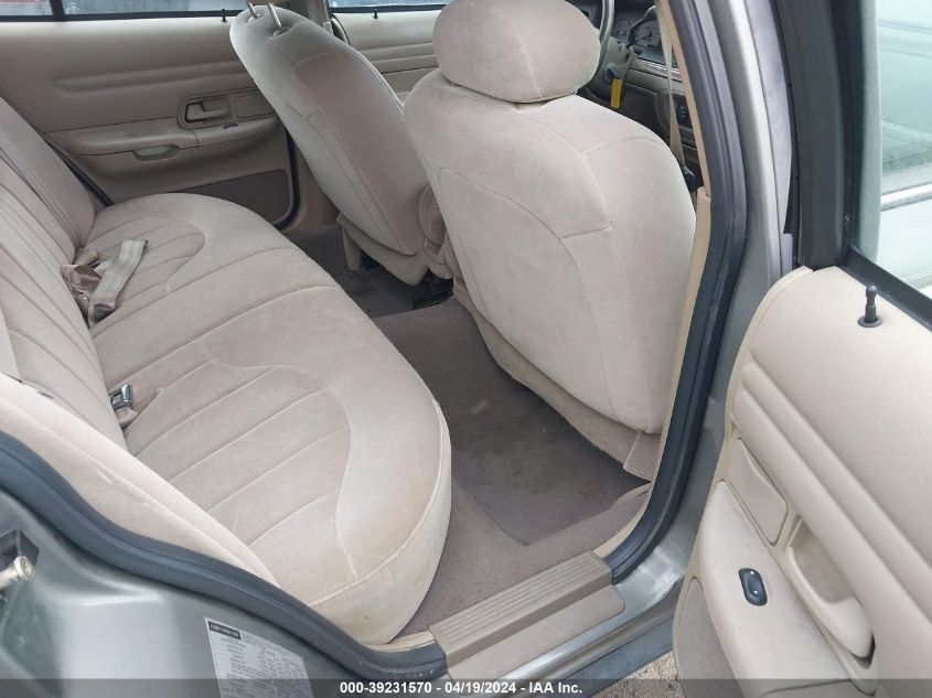 2000 Ford Crown Victoria VIN: 2FAFP73W3YX135961 Lot: 39231570