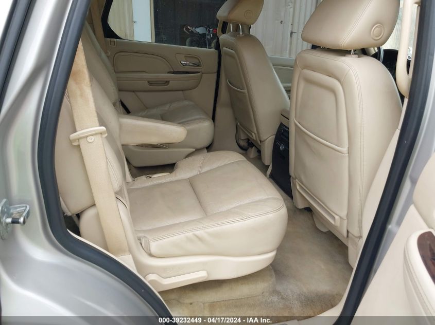 2008 Cadillac Escalade Standard VIN: 1GYFK638X8R109995 Lot: 39232449