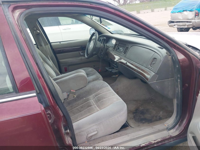 2007 Mercury Grand Marquis Gs VIN: 2MEFM74V27X619190 Lot: 39232586