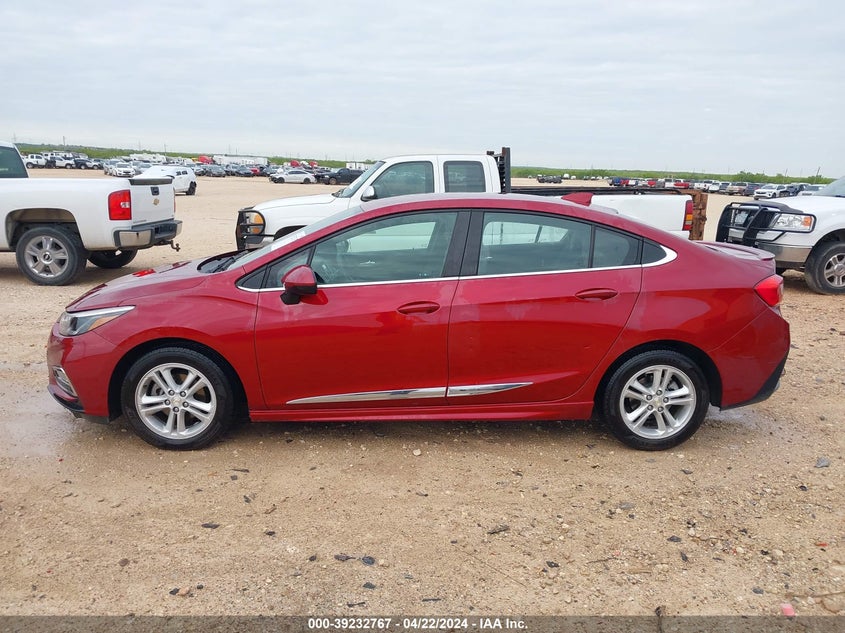 2018 CHEVROLET CRUZE LT - 1G1BE5SM8J7184628