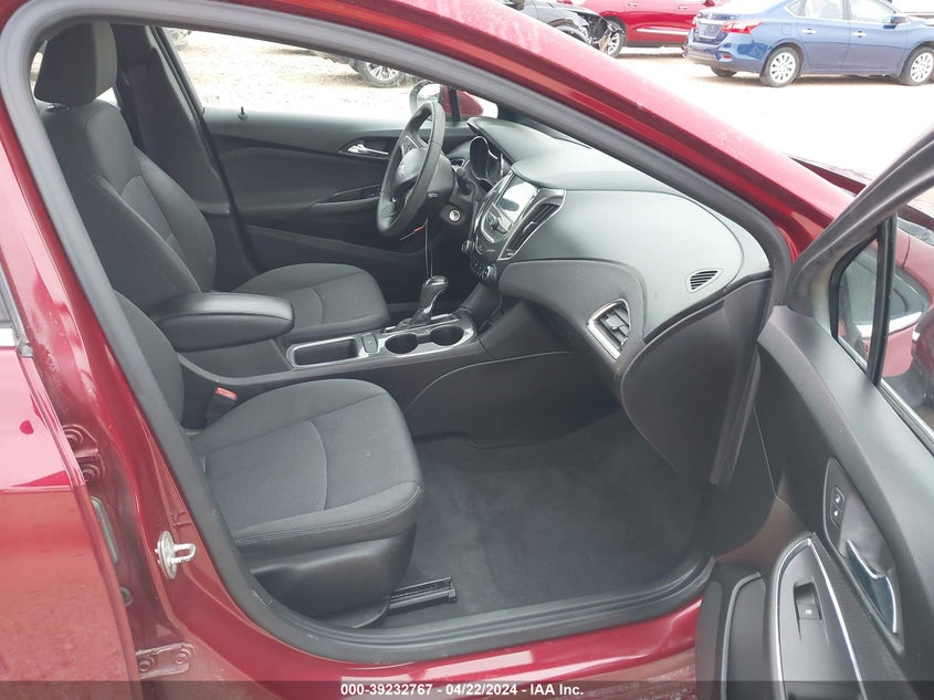 2018 CHEVROLET CRUZE LT - 1G1BE5SM8J7184628