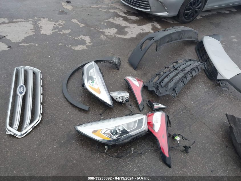 2017 Ford Escape Se VIN: 1FMCU9GD5HUD36760 Lot: 39233392