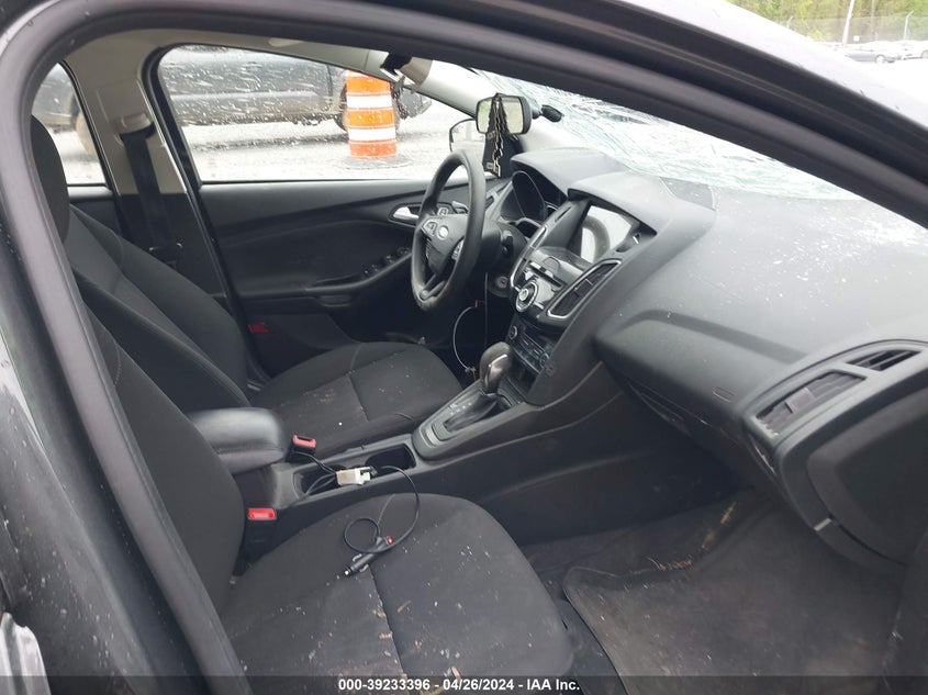 VIN 1FADP3H24JL319203 2018 FORD FOCUS SEL