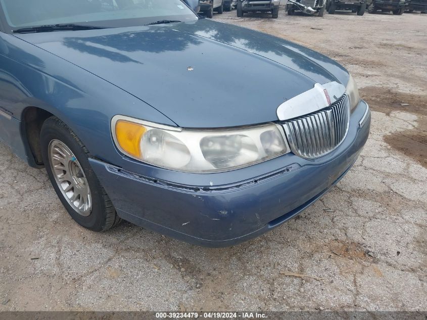 2000 Lincoln Town Car Executive VIN: 1LNHM81W1YY937439 Lot: 39234479