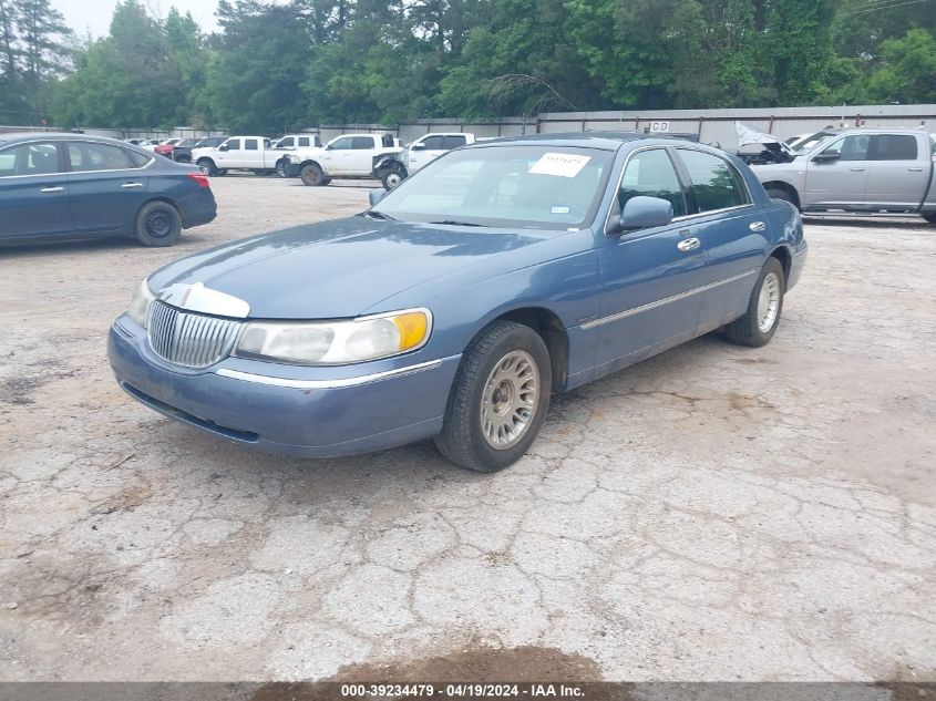 2000 Lincoln Town Car Executive VIN: 1LNHM81W1YY937439 Lot: 39234479