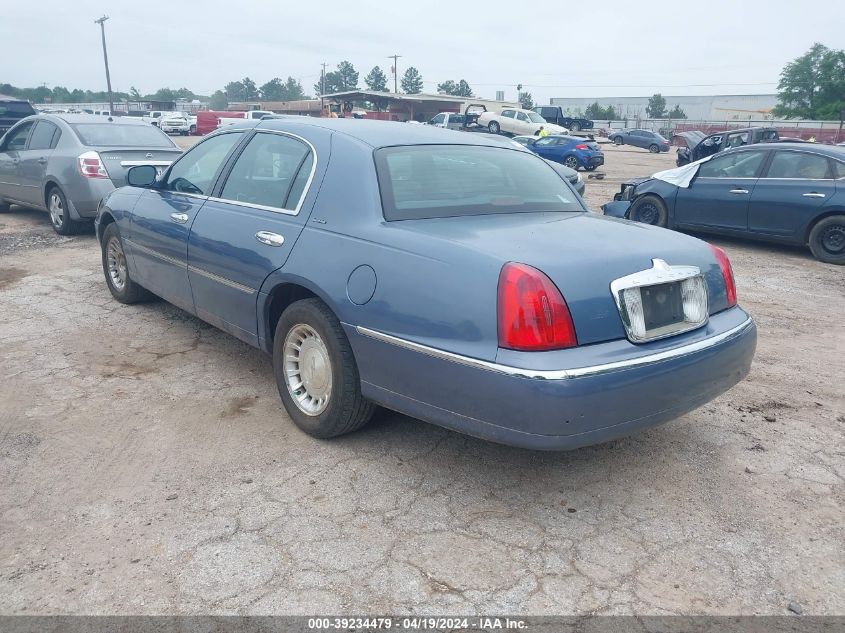 2000 Lincoln Town Car Executive VIN: 1LNHM81W1YY937439 Lot: 39234479