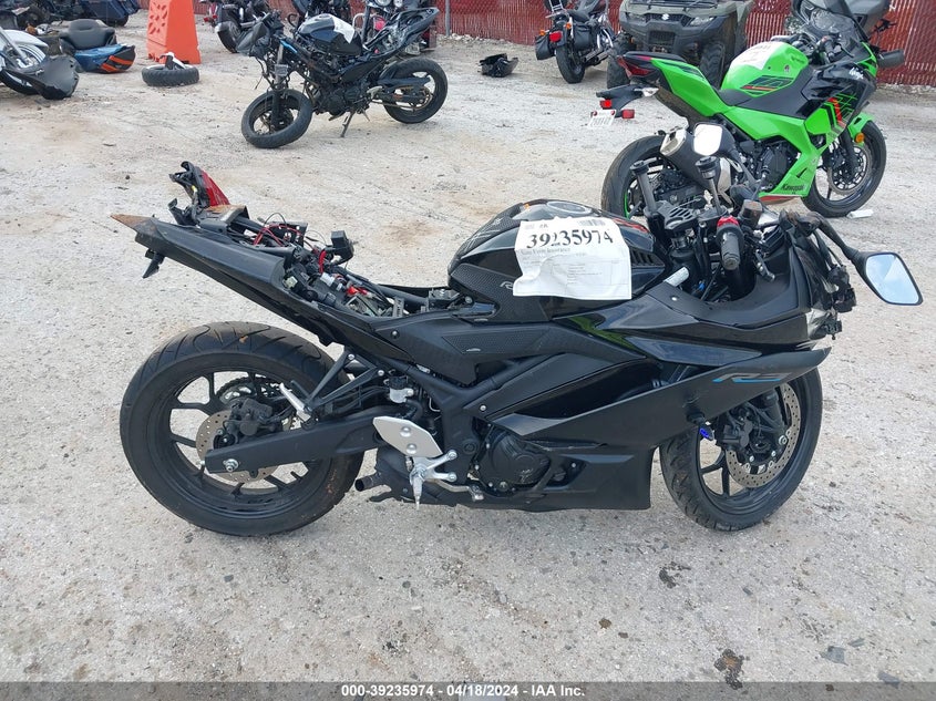 2023 YAMAHA YZFR3 A MH3RH18Y1PK013081