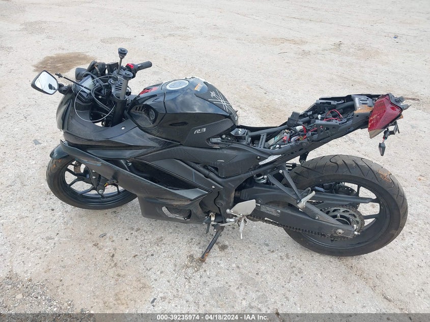2023 YAMAHA YZFR3 A MH3RH18Y1PK013081