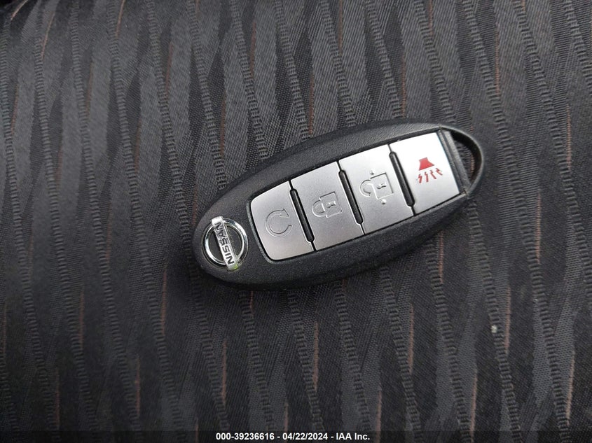 2017 NISSAN ROGUE SV - KNMAT2MT6HP608832