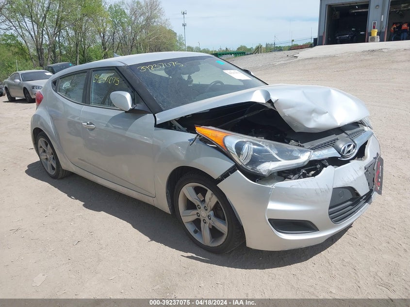 2014 Hyundai Veloster Base W/Black VIN: KMHTC6AD0EU184800 Lot: 39237075