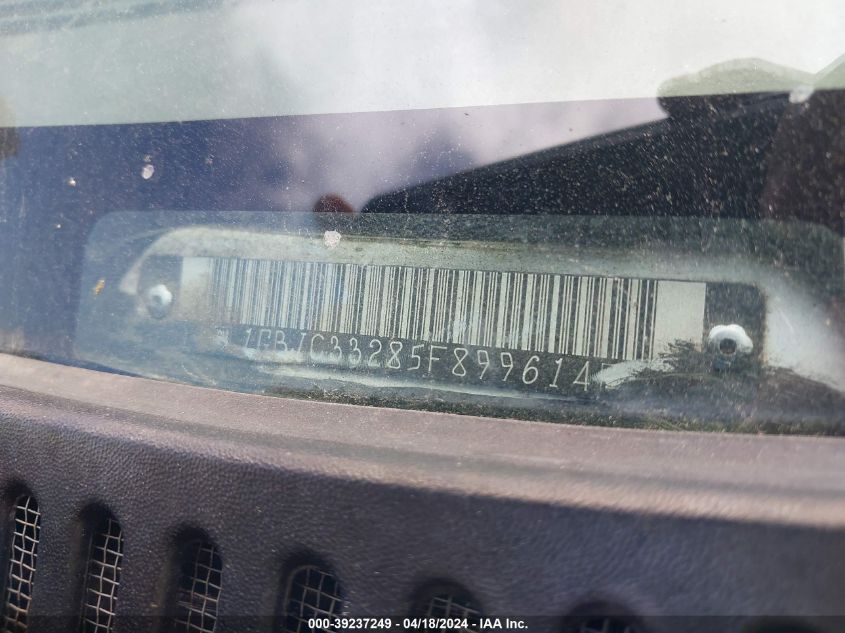 2005 Chevrolet Silverado 3500 VIN: 1GBJC33285F899614 Lot: 39237249