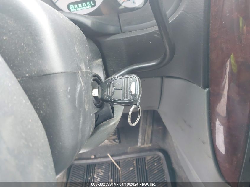 2004 Chrysler Town & Country Lx VIN: 2C4GP44RX4R603799 Lot: 39239914