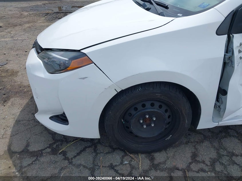 VIN 2T1BURHE3JC068799 2018 TOYOTA COROLLA LE