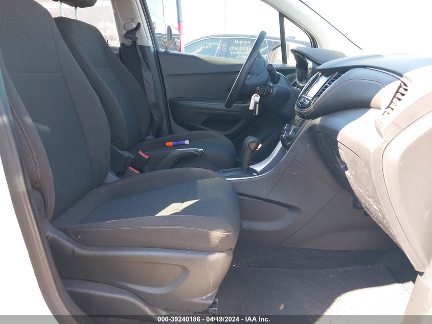 VIN KL7CJKSB6JB701441 2018 CHEVROLET TRAX LS