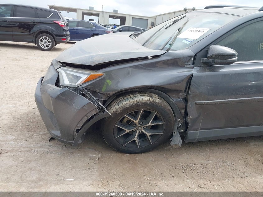 VIN JTMNFREV3JD118227 2018 TOYOTA RAV4 SE