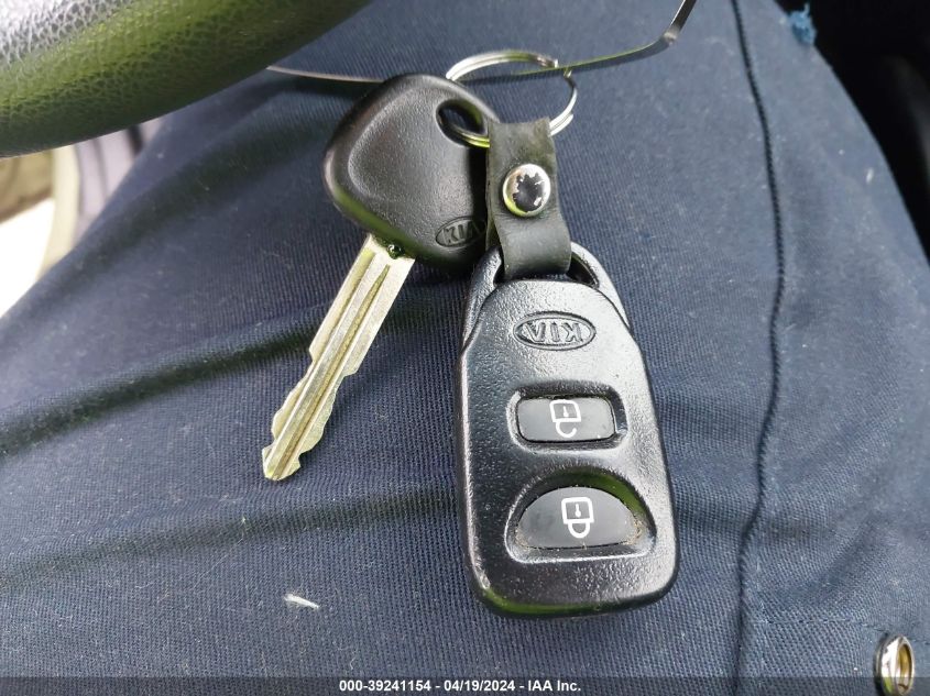 2010 Kia Soul + VIN: KNDJT2A2XA7172522 Lot: 39241154