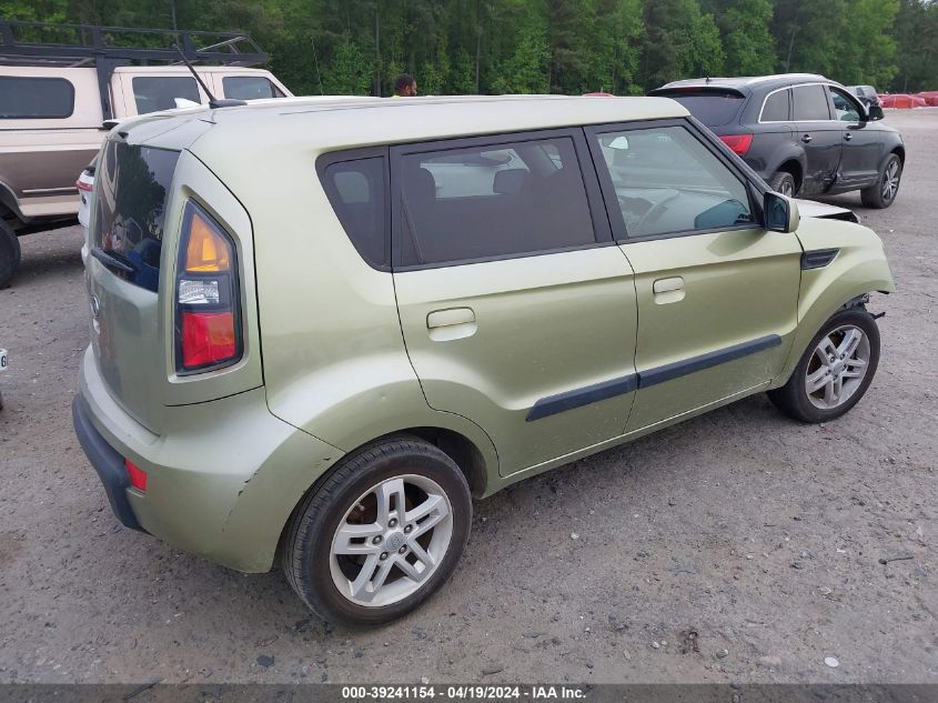 2010 Kia Soul + VIN: KNDJT2A2XA7172522 Lot: 39241154