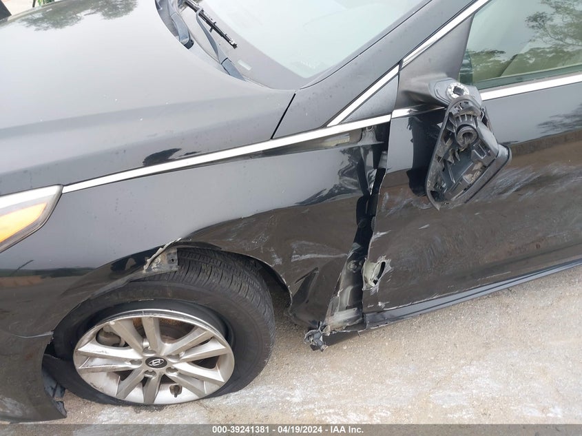 VIN 5NPE24AF2HH582806 2017 HYUNDAI SONATA SE