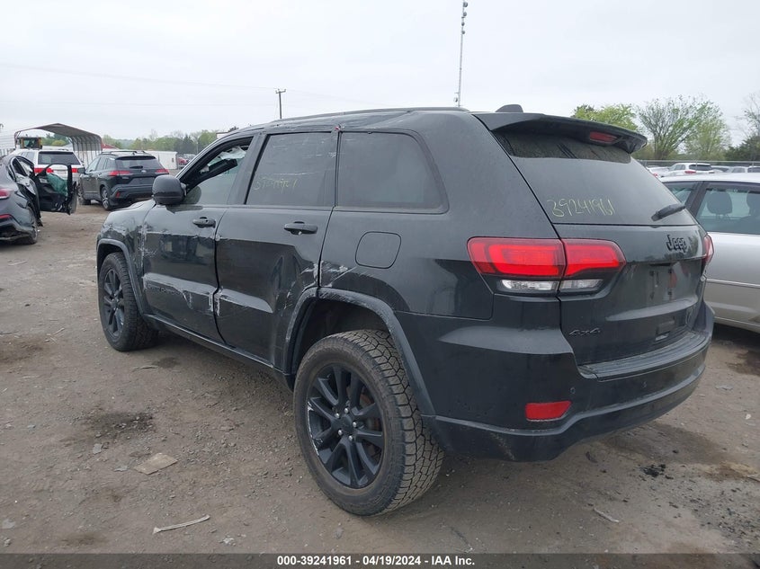 VIN 1C4RJFAG8JC105954 2018 JEEP GRAND CHEROKEE LAREDO