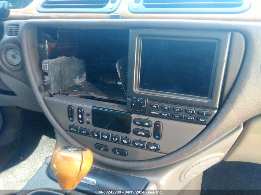 2002 Jaguar S-Type 4.0L V8 VIN: SAJDA01PX2GM29040 Lot: 39242299