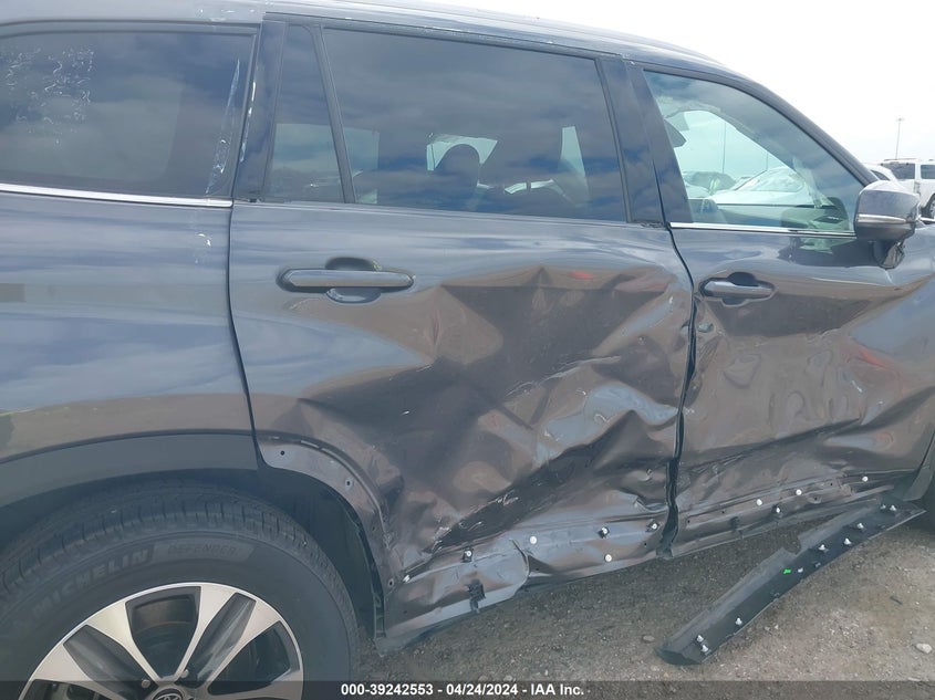 2022 TOYOTA HIGHLANDER VIN: 5TDGZRAH8NS552038