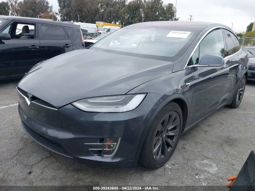 2018 Tesla Model X 100D/75D/P100D VIN: 5YJXCBE28JF102273 Lot: 39243685