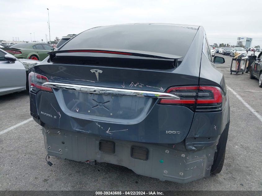 2018 Tesla Model X 100D/75D/P100D VIN: 5YJXCBE28JF102273 Lot: 39243685