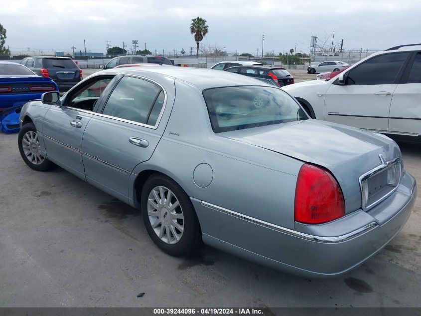 2006 Lincoln Town Car Signature VIN: 1LNHM81W56Y631678 Lot: 39244096