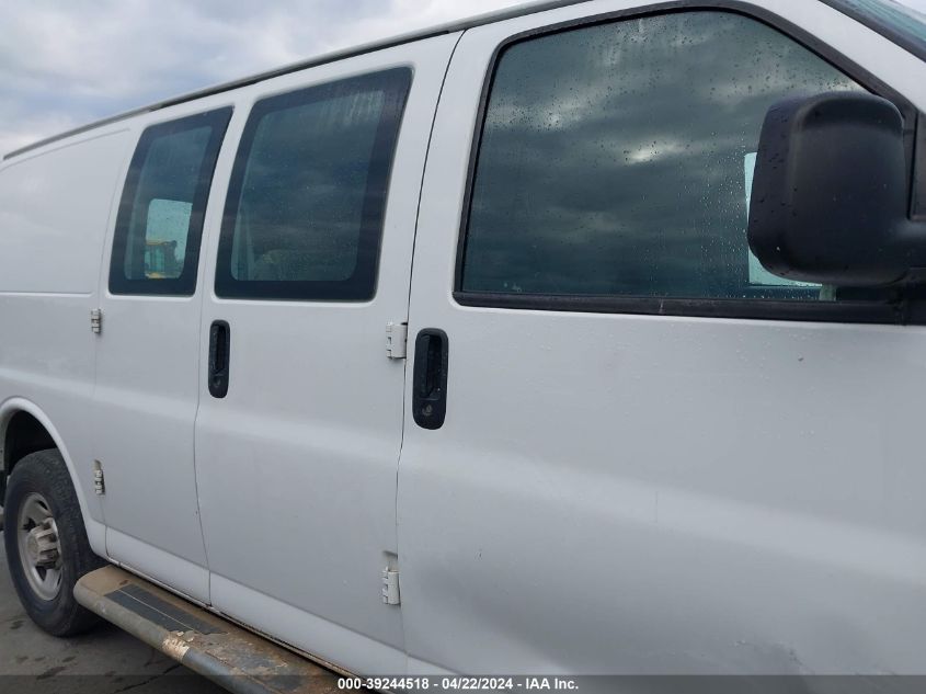 2018 GMC Savana 2500 Work Van VIN: 1GTW7AFGXJ1907950 Lot: 39244518