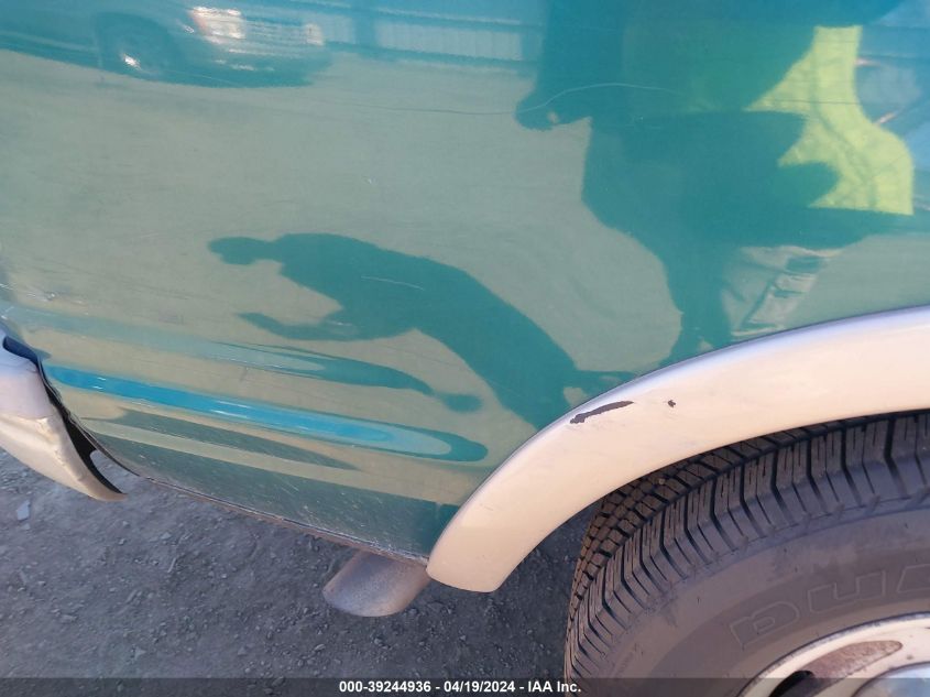 1998 Ford Expedition Eddie Bauer/Xlt VIN: 1FMPU18L3WLC25796 Lot: 39244936