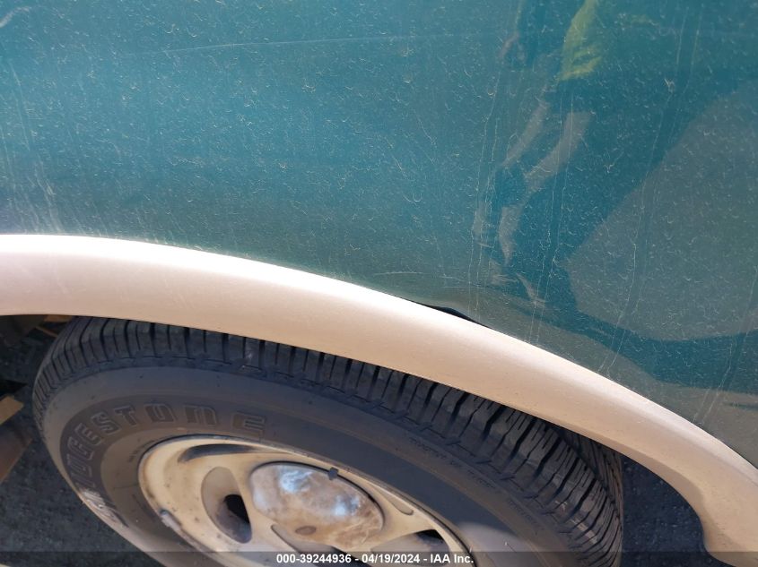 1998 Ford Expedition Eddie Bauer/Xlt VIN: 1FMPU18L3WLC25796 Lot: 39244936