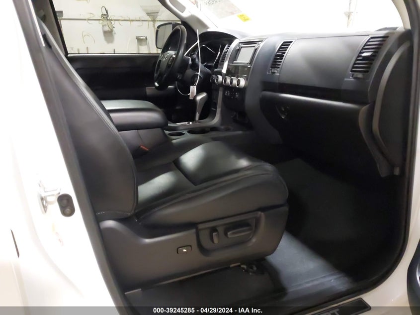 2019 Toyota Sequoia Trd Sport VIN: 5TDBY5G14KS174182 Lot: 39245285