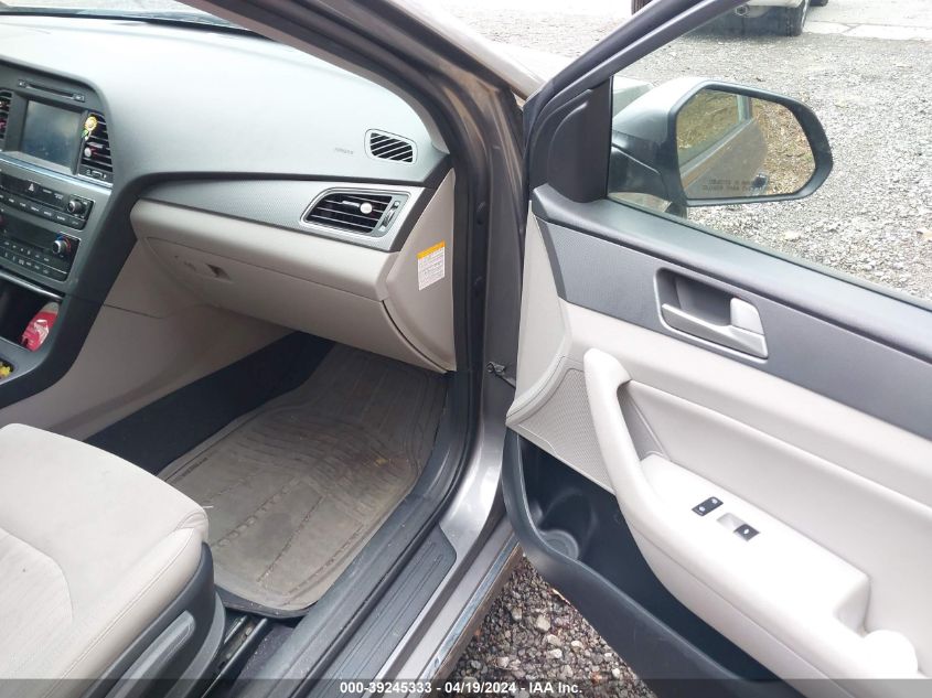 2017 Hyundai Sonata Hybrid Se VIN: KMHE24L14HA060425 Lot: 39245333