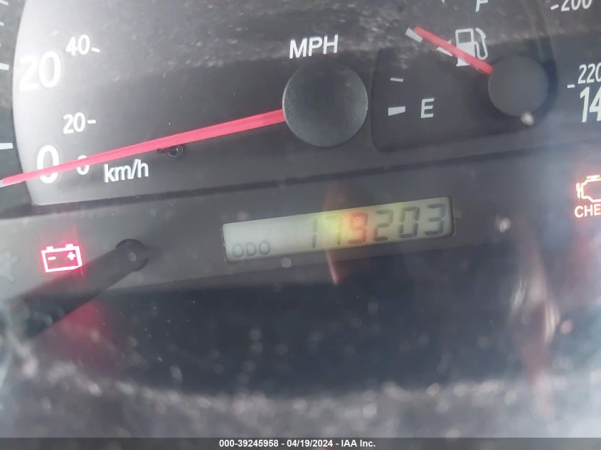 2004 Toyota Camry Le VIN: JTDBE32K840284526 Lot: 39245958