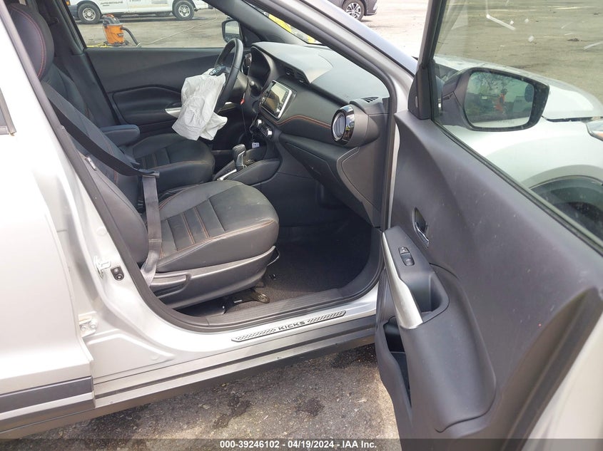 VIN 3N1CP5CU9KL530822 2019 NISSAN KICKS SR