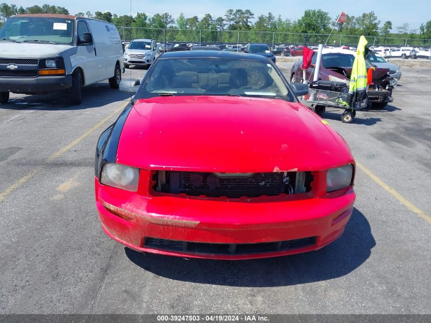 2005 Ford Mustang V6 Deluxe/V6 Premium VIN: 1ZVFT80N855120826 Lot: 39247503