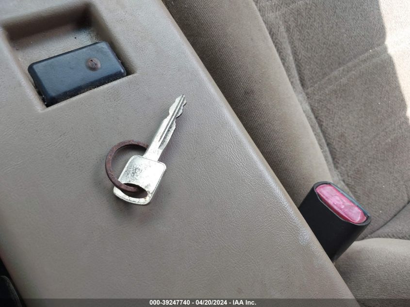 2000 Ford Explorer Xls VIN: 1FMZU62X4YZC56329 Lot: 39247740