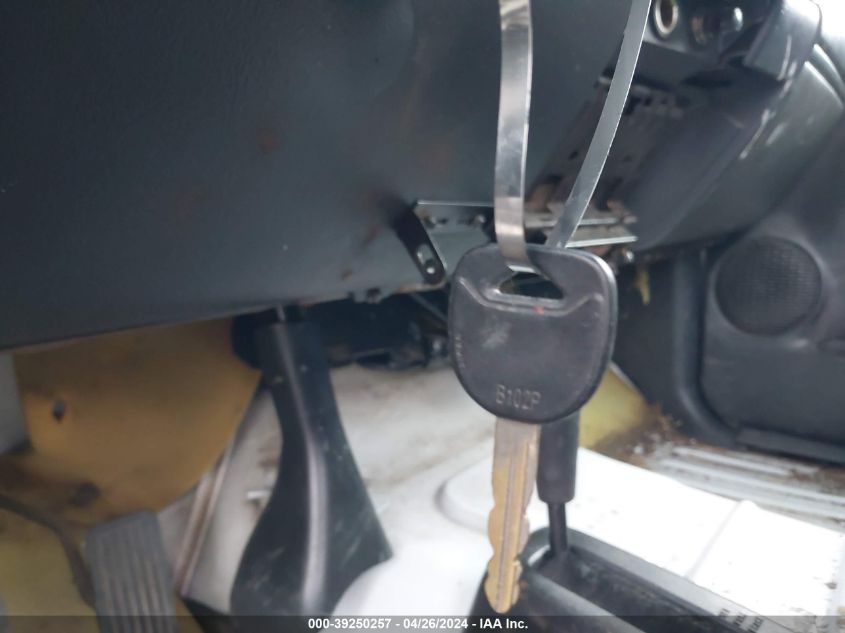 1999 Chevrolet Silverado 1500 VIN: 1GCEK14W7XZ120548 Lot: 39250257