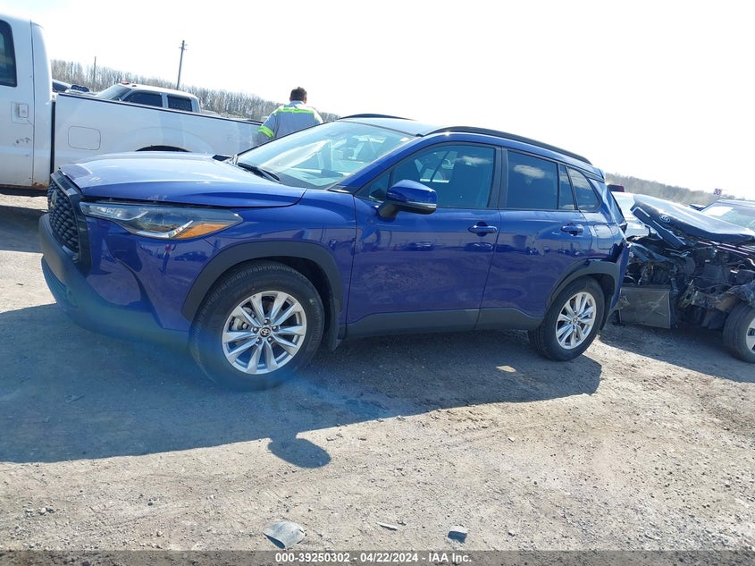 2022 Toyota Corolla Cross Le VIN: 7MUCAABG0NV017501 Lot: 39250302