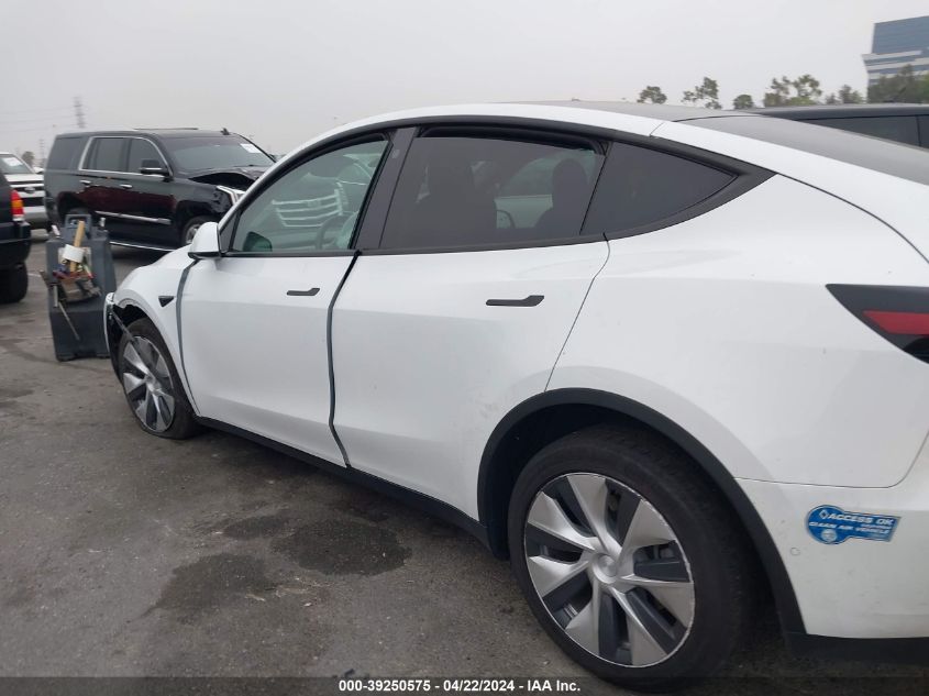 2021 Tesla Model Y Long Range Dual Motor All-Wheel Drive VIN: 5YJYGAEE4MF243827 Lot: 39250575